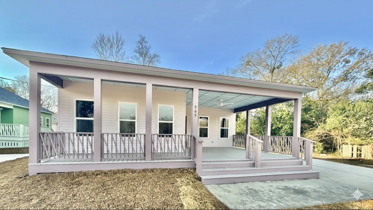 869 Edwards St.
